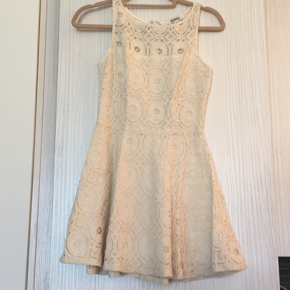 BB Dakota cream/white lace dress